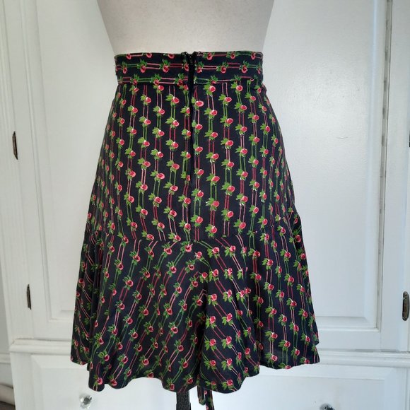 Vintage from the 1970's Boho Floral Skirt with Tie, Size 5/6 - Picture 3 of 6